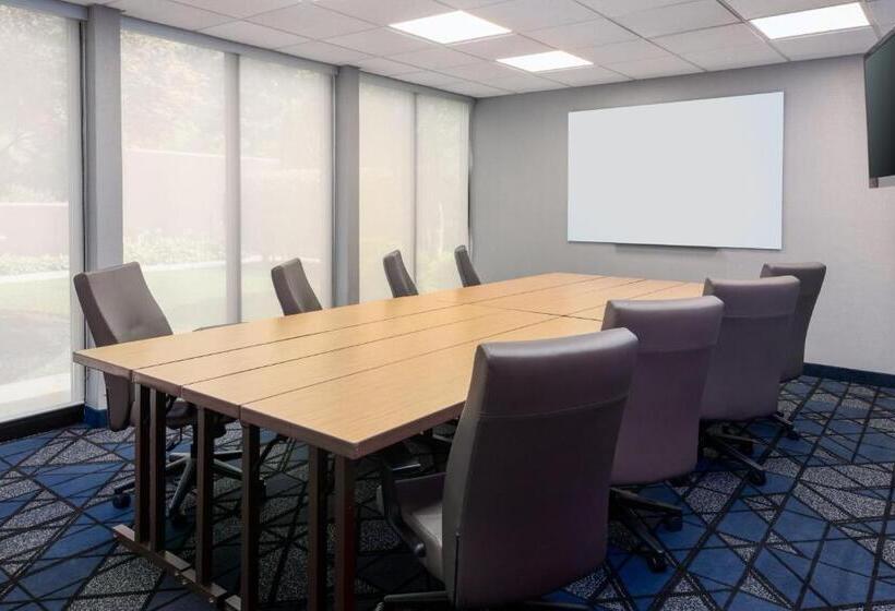 هتل Courtyard By Marriott Danbury