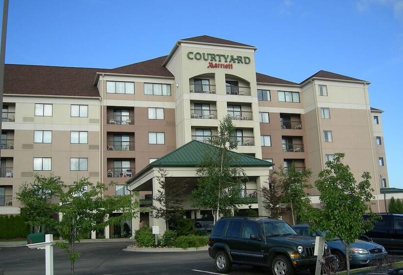 בית מלון כפרי Courtyard By Marriott Erie Ambassador Conference Center