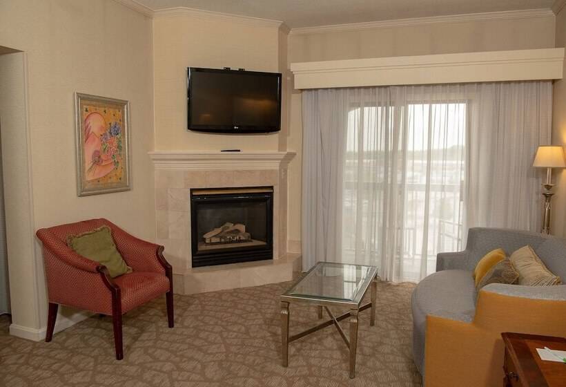 בית מלון כפרי Courtyard By Marriott Erie Ambassador Conference Center