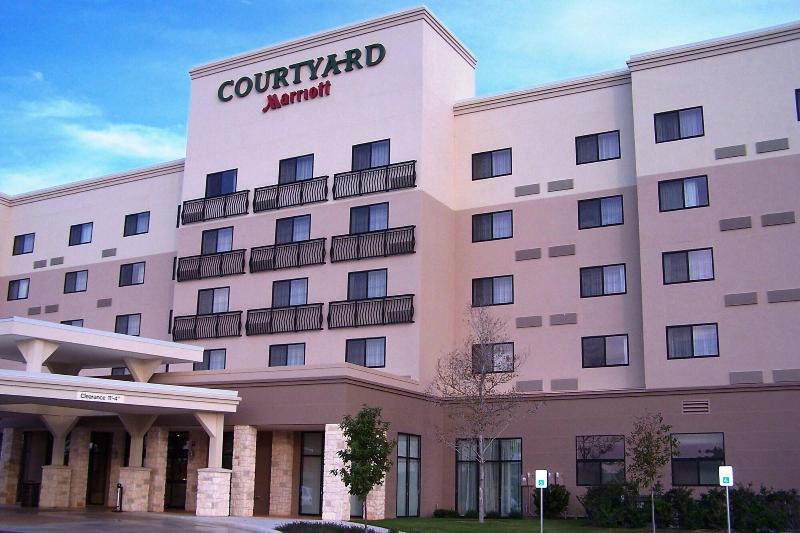 هتل Courtyard By Marriott San Antonio Six Flags At The Rim
