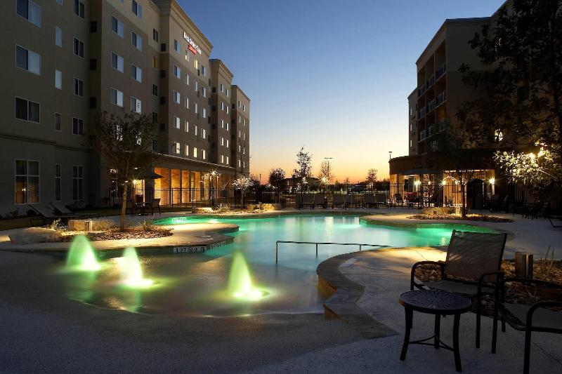 هتل Courtyard By Marriott San Antonio Six Flags At The Rim