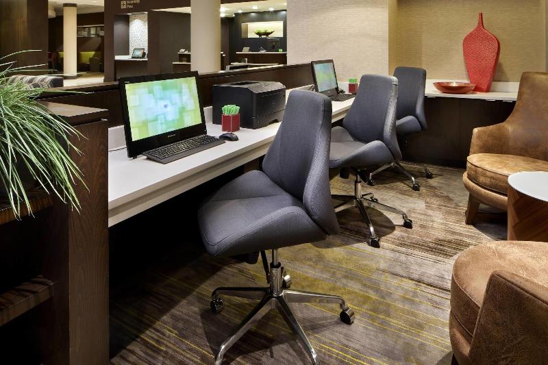 هتل Courtyard By Marriott San Antonio Six Flags At The Rim