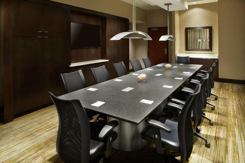 هتل Courtyard By Marriott San Antonio Six Flags At The Rim