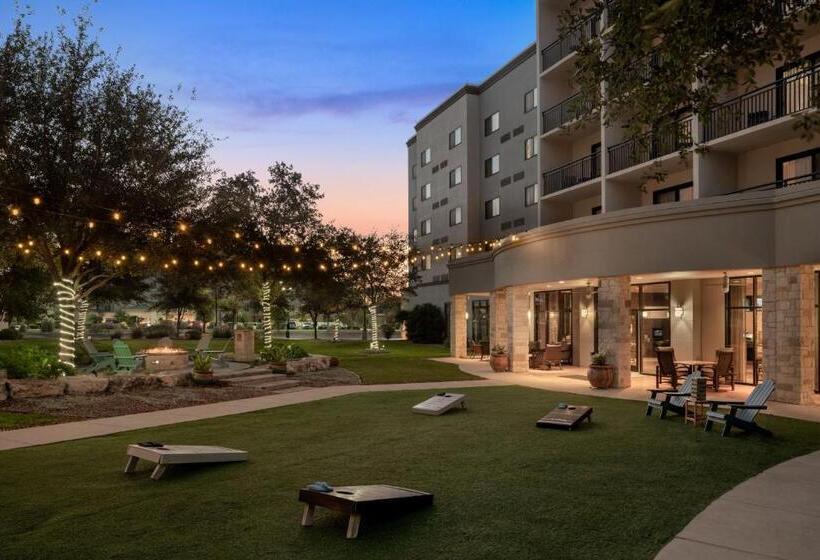هتل Courtyard By Marriott San Antonio Six Flags At The Rim