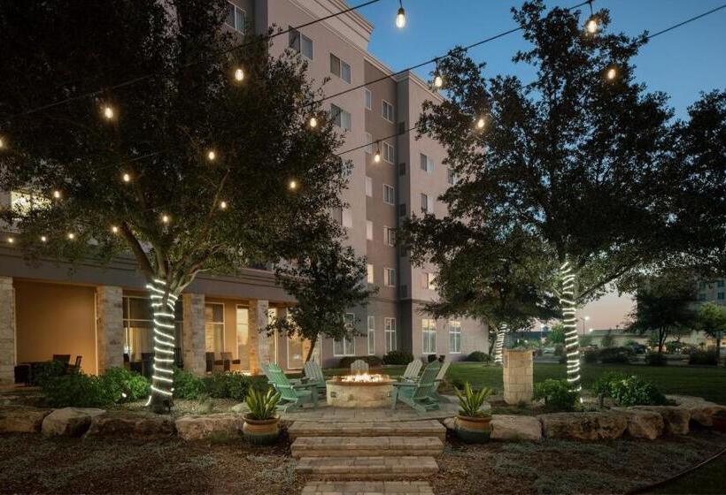 هتل Courtyard By Marriott San Antonio Six Flags At The Rim