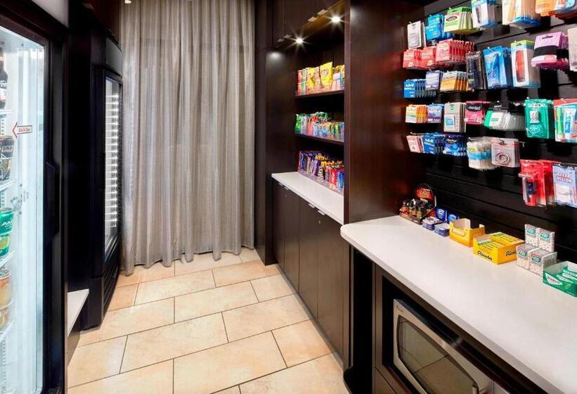 هتل Courtyard By Marriott San Antonio Six Flags At The Rim