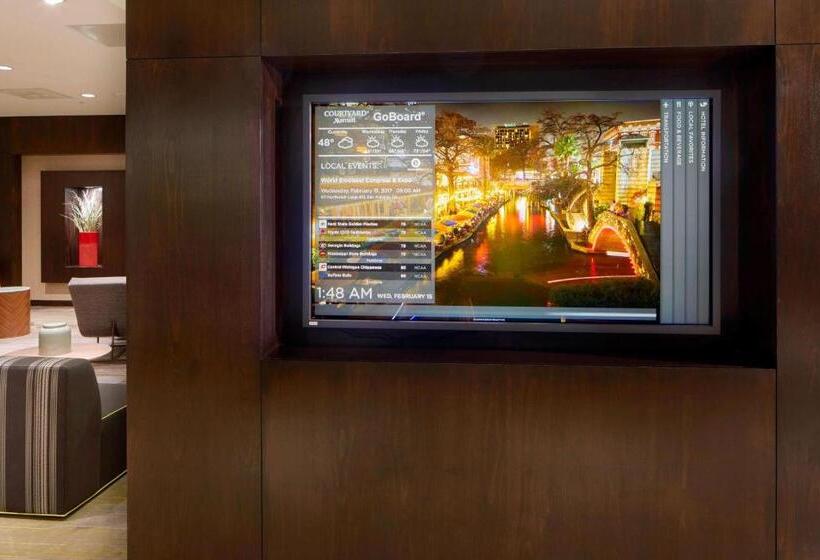 هتل Courtyard By Marriott San Antonio Six Flags At The Rim