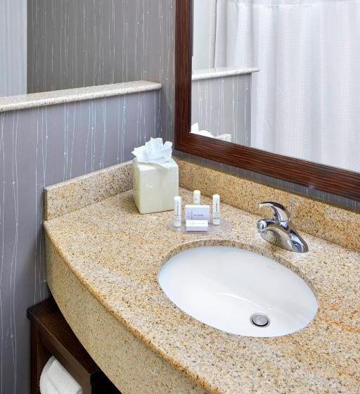 هتل Courtyard By Marriott San Antonio Six Flags At The Rim