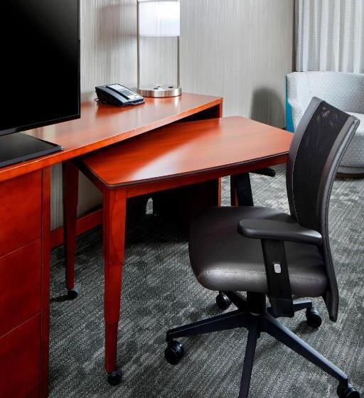 هتل Courtyard By Marriott San Antonio Six Flags At The Rim