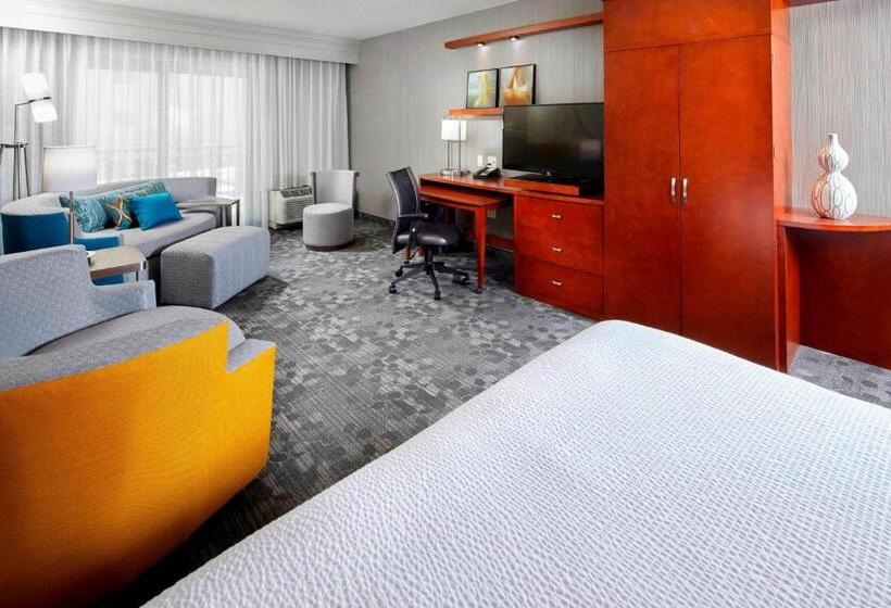هتل Courtyard By Marriott San Antonio Six Flags At The Rim