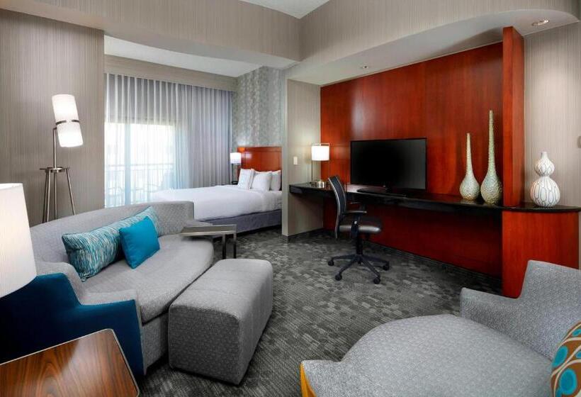 هتل Courtyard By Marriott San Antonio Six Flags At The Rim