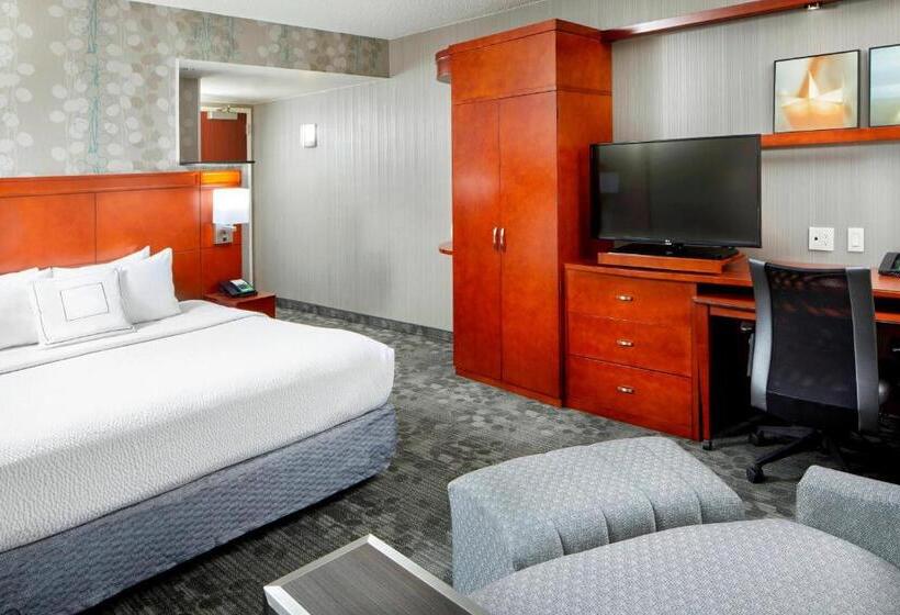 هتل Courtyard By Marriott San Antonio Six Flags At The Rim