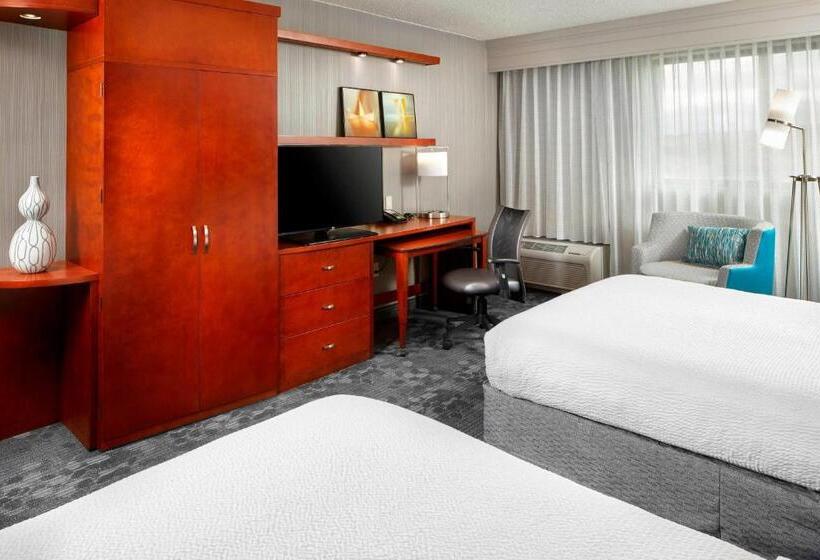 هتل Courtyard By Marriott San Antonio Six Flags At The Rim