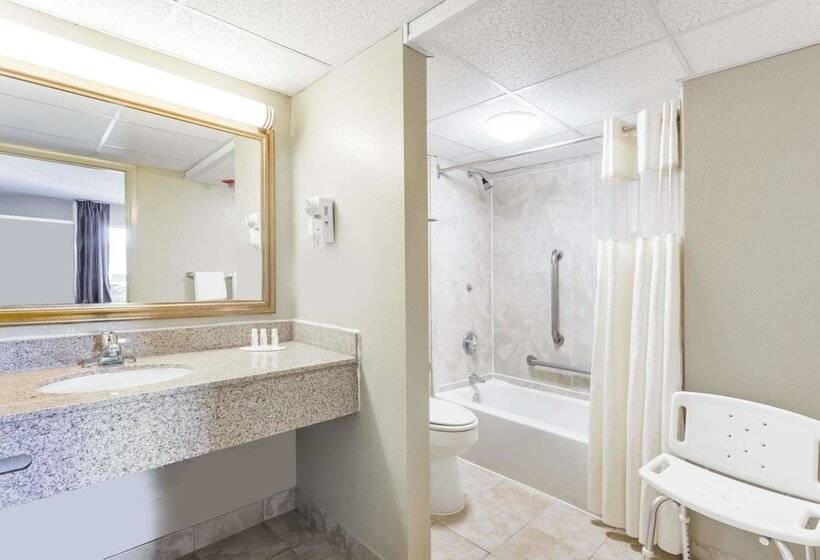 호텔 Days Inn By Wyndham Charlottesville/university Area