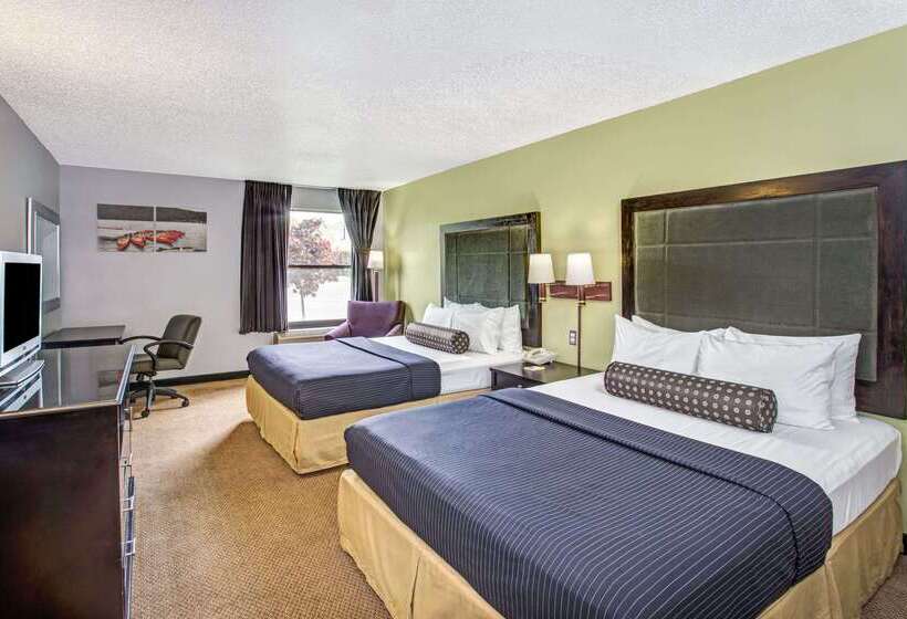 هتل Days Inn By Wyndham Lake Bluff/great Lakes Naval Base