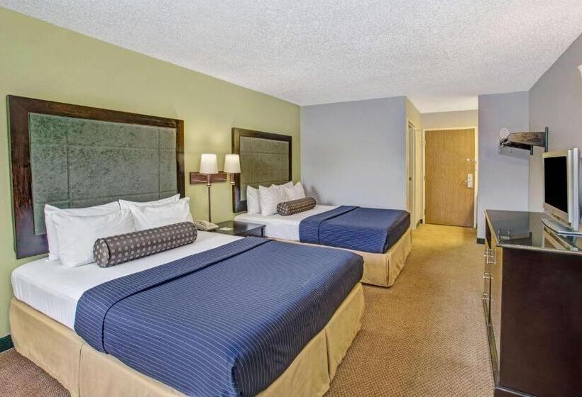 هتل Days Inn By Wyndham Lake Bluff/great Lakes Naval Base