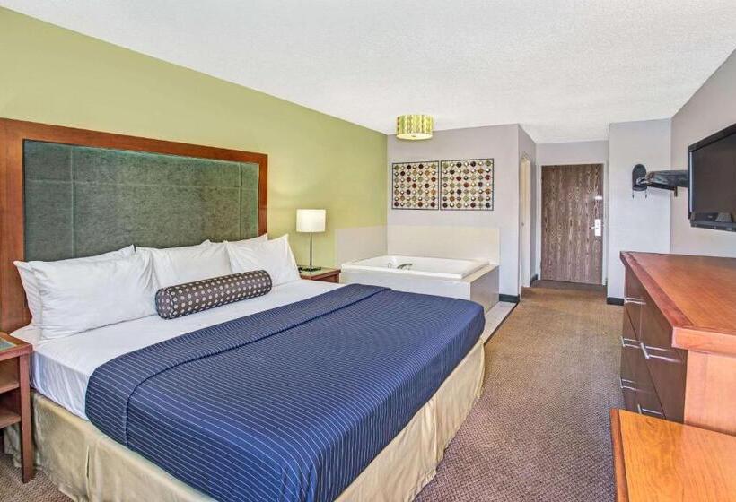 هتل Days Inn By Wyndham Lake Bluff/great Lakes Naval Base