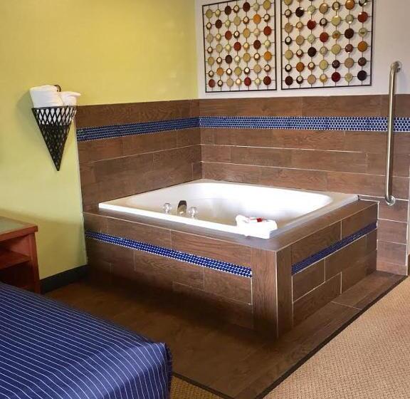 هتل Days Inn By Wyndham Lake Bluff/great Lakes Naval Base