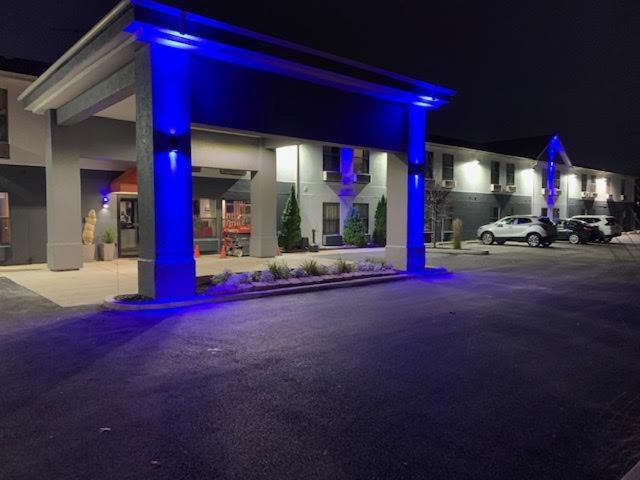 هتل Days Inn By Wyndham Lake Bluff/great Lakes Naval Base