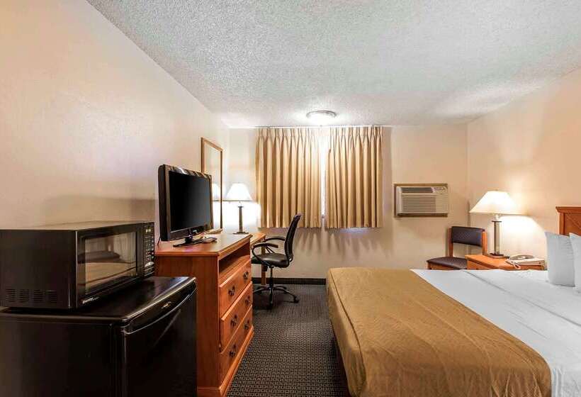 هتل Econo Lodge Inn And Suites Clinton