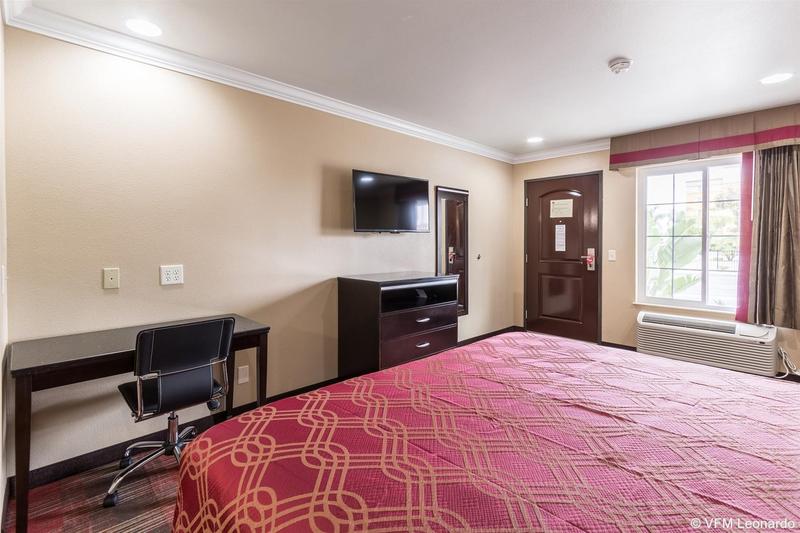 בית מלון כפרי Econo Lodge Inn & Suites Escondido Downtown