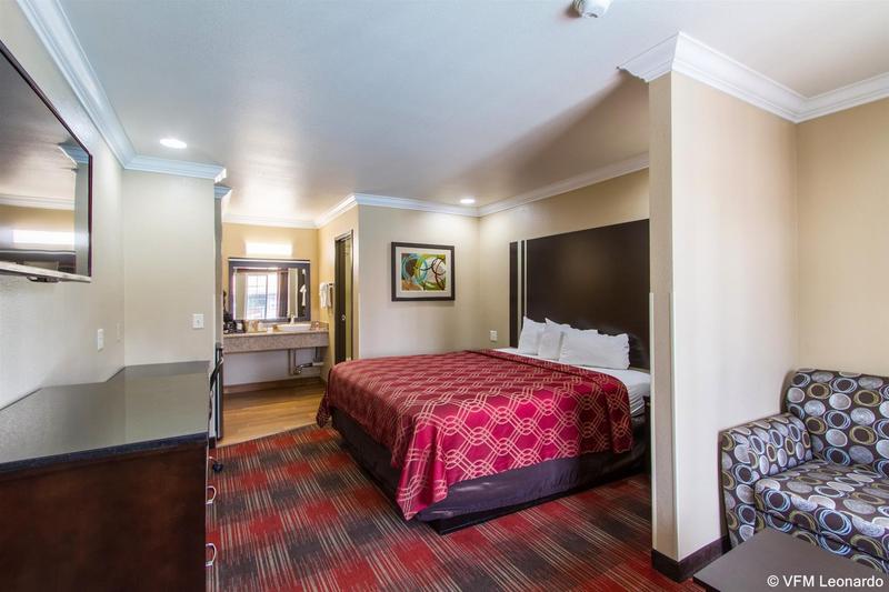 בית מלון כפרי Econo Lodge Inn & Suites Escondido Downtown