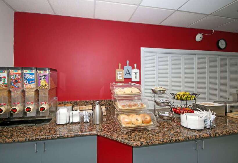 ホテル Econo Lodge Inn And Suites   Pilot Mountain