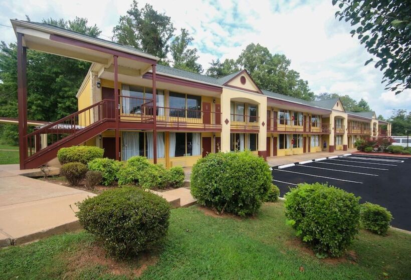 ホテル Econo Lodge Inn And Suites   Pilot Mountain