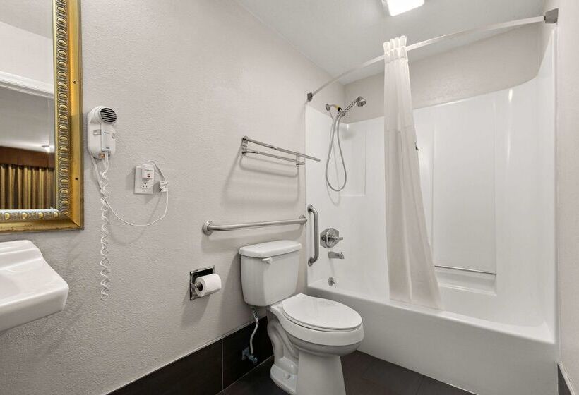 בית מלון כפרי Econo Lodge White Pine Morristown I81 & I40 Split