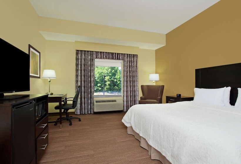 Отель Hampton Inn Winfield