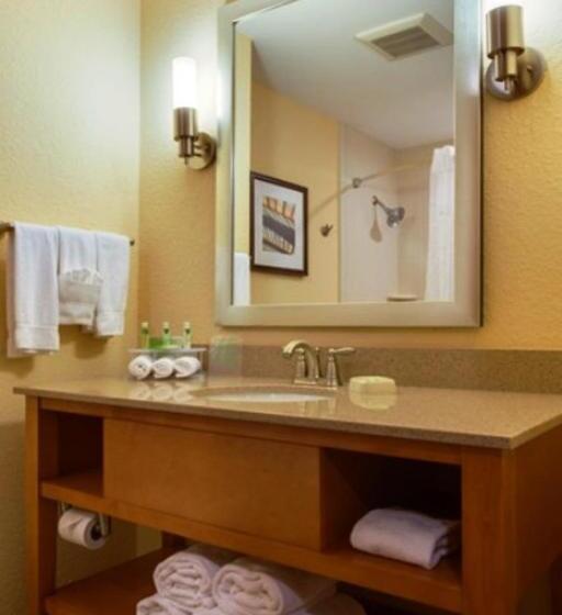 هتل Holiday Inn Express Fort Lauderdale Airport South