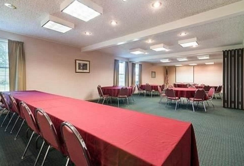 Отель Quality Inn & Suites Schoharie Near Howe Caverns