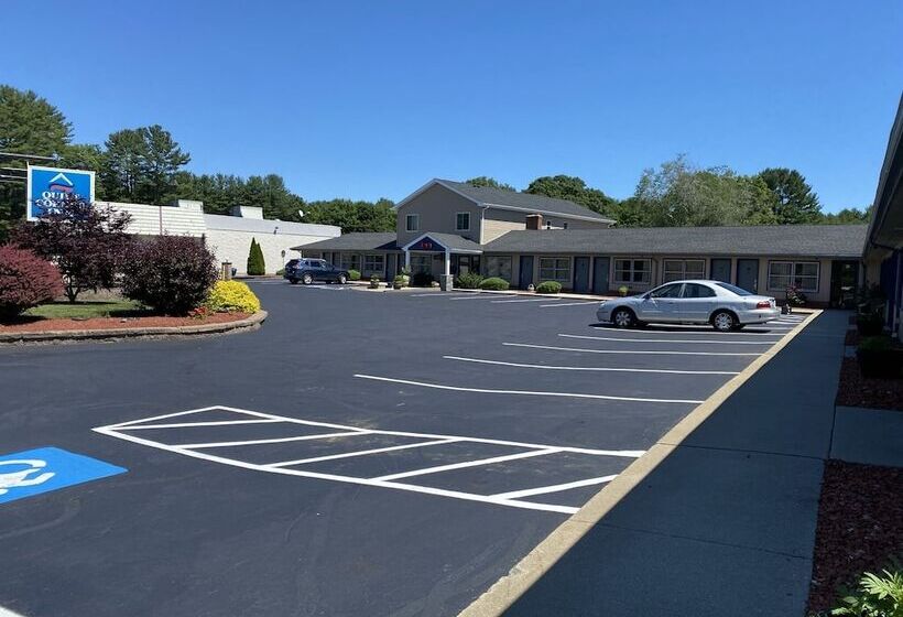 هتل Quiet Corner Inn