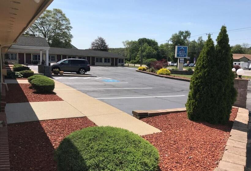 هتل Quiet Corner Inn