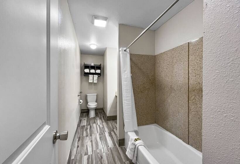 هتل Rodeo Lodge