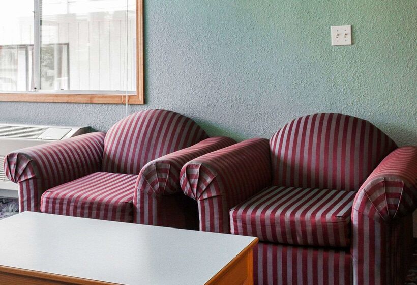 فندق Rodeway Inn