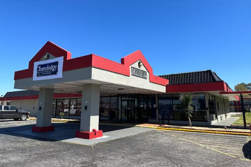 هتل Travelodge By Wyndham Lumberton