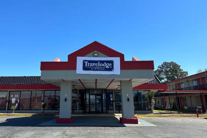 هتل Travelodge By Wyndham Lumberton