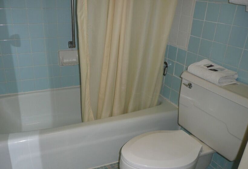 هتل Travelodge By Wyndham Lumberton