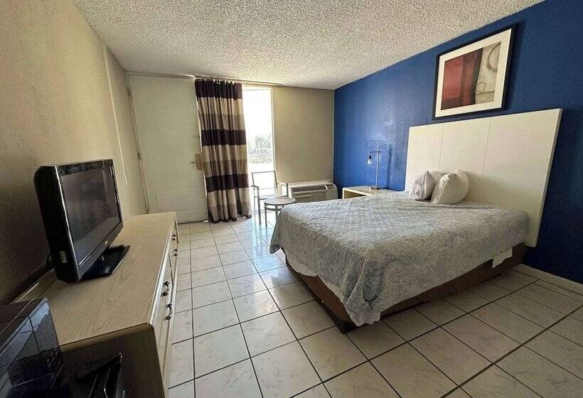 هتل Travelodge By Wyndham Lumberton
