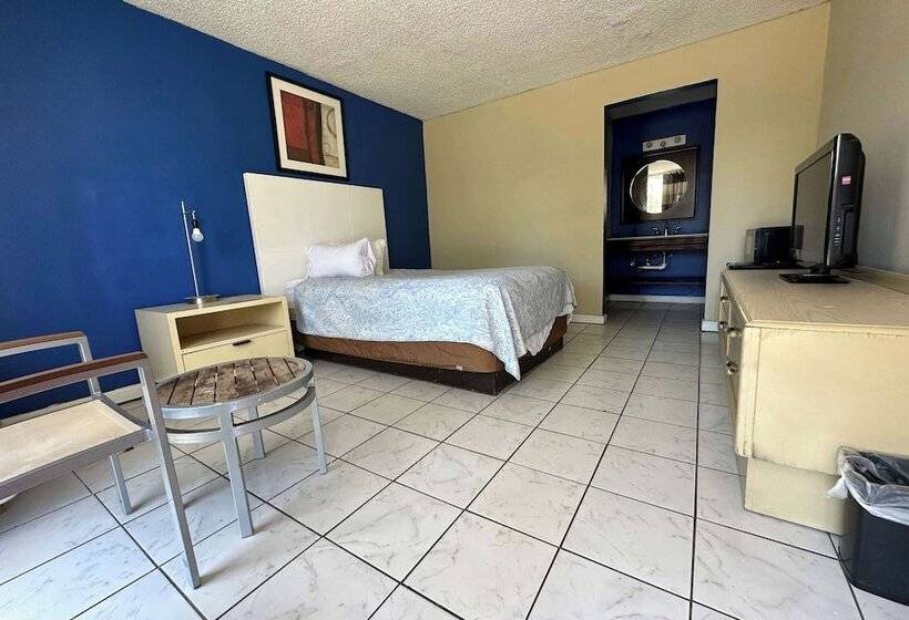 هتل Travelodge By Wyndham Lumberton