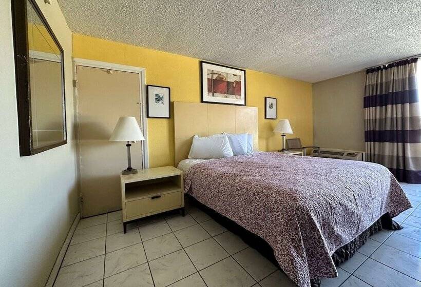 هتل Travelodge By Wyndham Lumberton