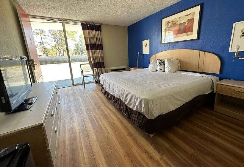 هتل Travelodge By Wyndham Lumberton