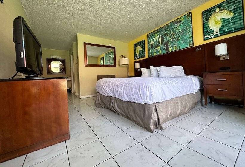 هتل Travelodge By Wyndham Lumberton