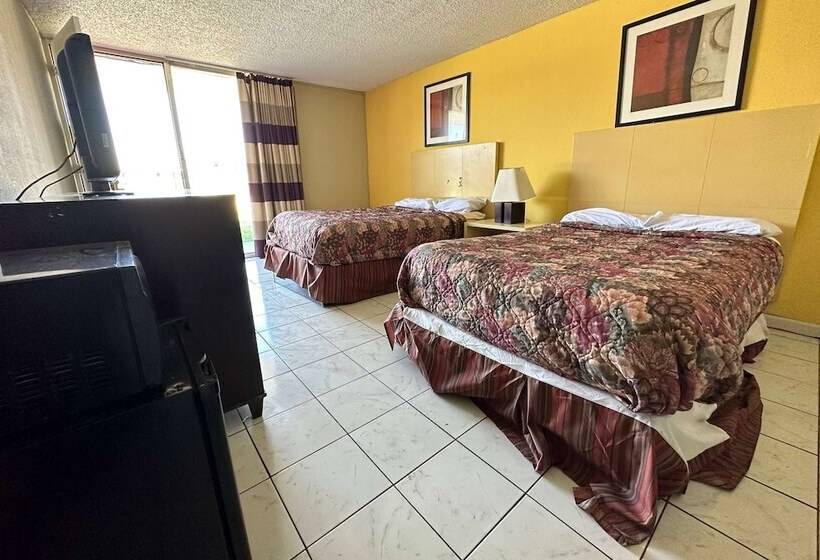 هتل Travelodge By Wyndham Lumberton