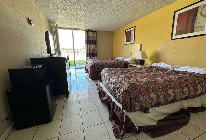 هتل Travelodge By Wyndham Lumberton