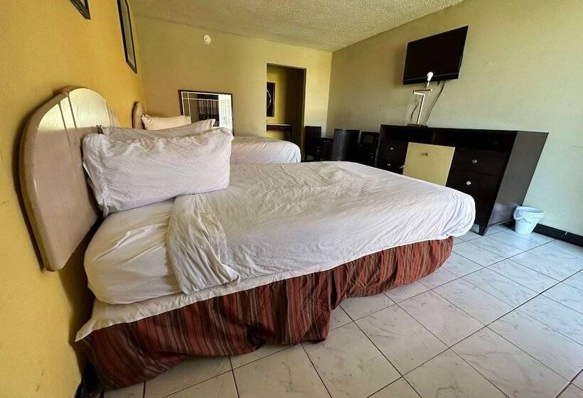 هتل Travelodge By Wyndham Lumberton