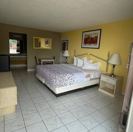 هتل Travelodge By Wyndham Lumberton