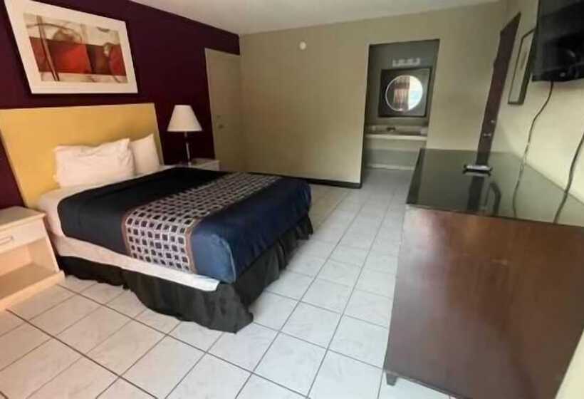 هتل Travelodge By Wyndham Lumberton