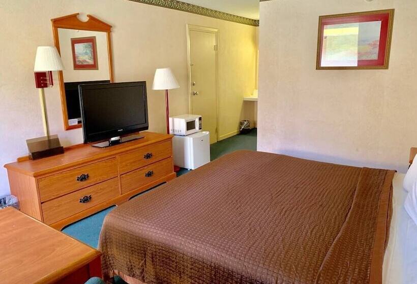 هتل Travelodge By Wyndham Lumberton
